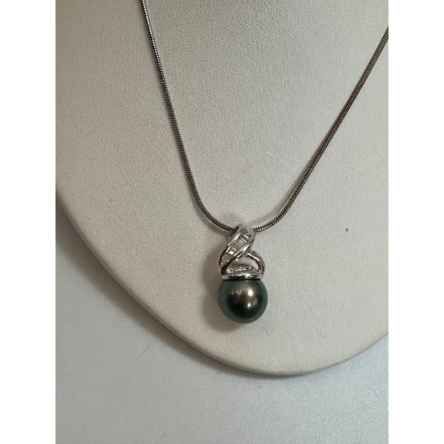 Black Tahitian Pearl & Diamond 14 Kt White Gold Pendant + Chain For Sale - Image 10 of 18