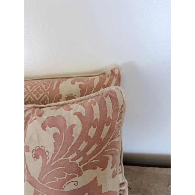 Traditional Pair of Bespoke Lumbar Pillows in Fortuny "Corone" Pattern For Sale - Image 3 of 12