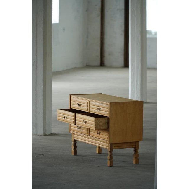 Wood Mid-Century Modern Danish Chest of Drawers in Oak, 1950s For Sale - Image 7 of 15