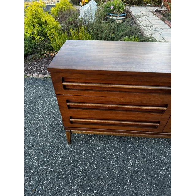 Wood Refinished Mid-Century Modern Walnut 6-Drawer Dresser by Bassett Furniture For Sale - Image 7 of 7