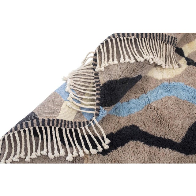 Early 21st Century Absatract Hand-Knotted Wool Rug by Azele Studio For Sale - Image 5 of 9