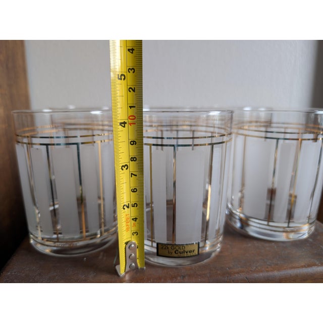 White Vintage Mid-Century Modern Culver 22k "ServeMates" Glasses ~ Set of 6 ~ Frosted Stripe Pattern, Gold Trim, Double Old Fashioned Rocks Glasses For Sale - Image 8 of 11