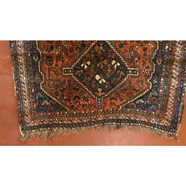 Middle Eastern rug with a dimension of 1m60 by 2m12, hand-woven Superb color.
