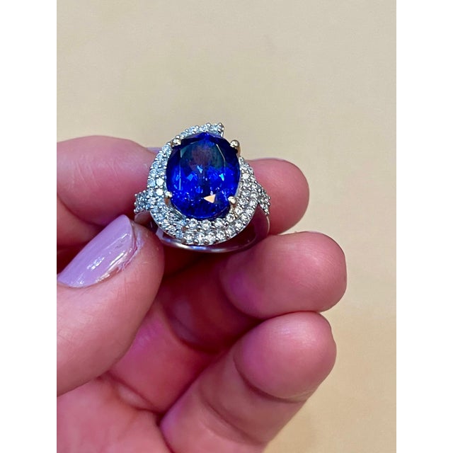 Blue 8.5 Carat Oval Tanzanite and 2 Carat Diamond Ring 18 Karat White Gold, Estate, Size 3 For Sale - Image 8 of 8