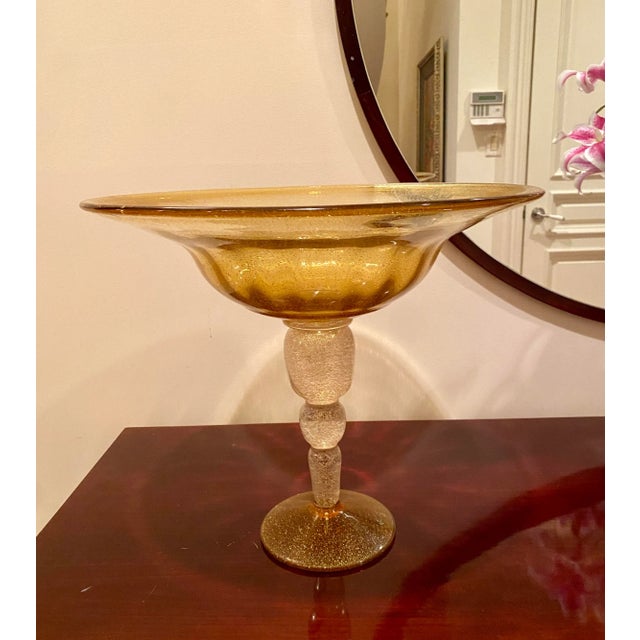 Gold 1980s Murano Style Glass Centerpiece Pedestal Bowl With Gold Leaf Speckles For Sale - Image 8 of 10