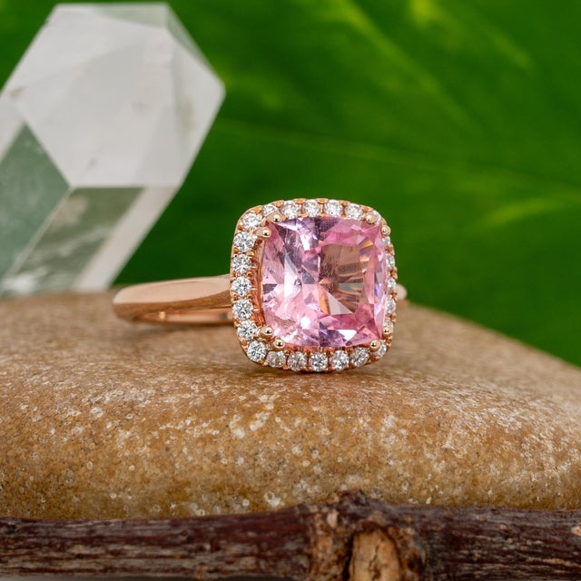 2.9cts Pink Tourmaline Ring With Natural Diamonds Halo: Solid 14k Rose Gold For Sale In Columbus - Image 6 of 9