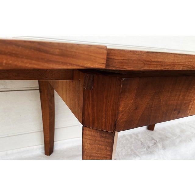 Art Deco Extendable Table in Figured Walnut, 1920s For Sale - Image 4 of 18