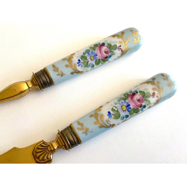 Antique Early 1900's Neoclassical Hand Painted Floral Gilded Porcelain Brass Fish Serving Utensils - Set of 2 For Sale - Image 11 of 13
