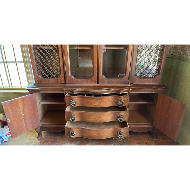 Mid 20th Century French Provincial Style China Cabinet — 2-Piece, Brass Lattice Doors, Serpentine Base For Sale - Image 4 of 13