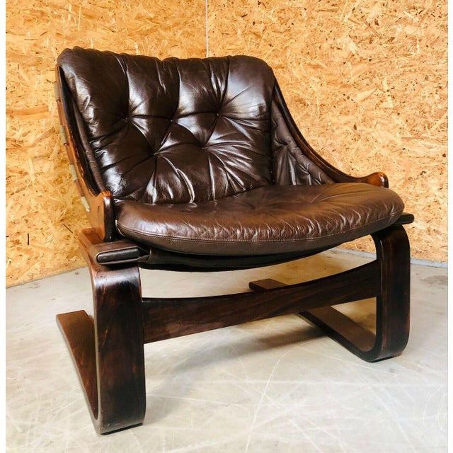 Vintage Danish Lounge Chair in Coco Leather and Rosewood, in Good conditions. Designed 1970 to 1979