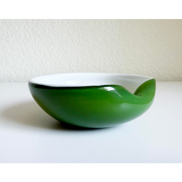 This vintage blown glass ashtray or catchall bowl by renowned Italian glassmaker Alfredo Barbini features cased layers of...