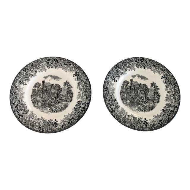 1960s Pair of Wedgwood Queensware Salad Plates, Idyllic Scene For Sale