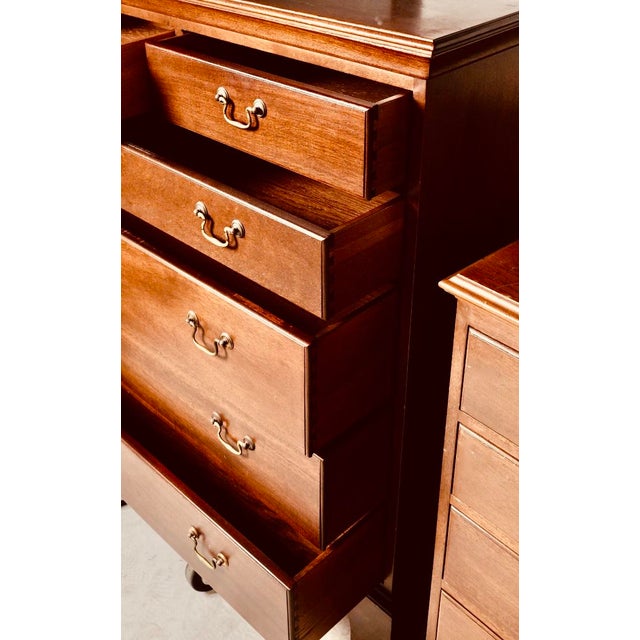 Kittinger Kittinger “Old Dominion” Mahogany Chest of Drawers, Williamsburg Revival, Handcrafted in Buffalo Ny, Circa 1950–1970 For Sale - Image 4 of 5