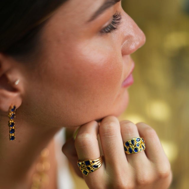 Sapphire Stone Design & Gold Adjustable Statement Ring For Sale - Image 4 of 5