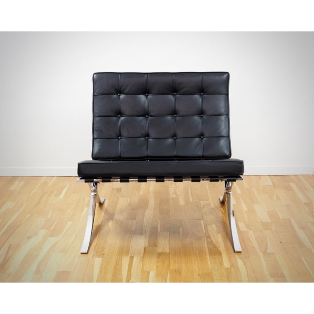 Barcelona Chair in Black Leather by Ludwig Mies Van Der Rohe for Knoll International For Sale - Image 5 of 13