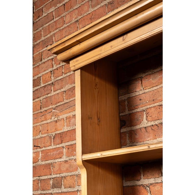 19th Century English Pine Farmhouse Dresser With Open Plate Rack For Sale In Chicago - Image 6 of 16