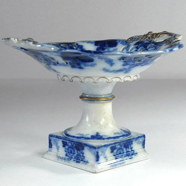 Antique White & Blue Centerpiece, 19th Century, in Very Good conditions. Designed before 1890