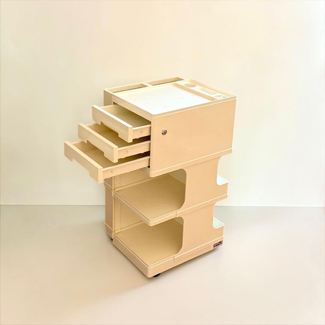 Designed by Giovanni Pelis for Neolt, this original Stile Architect Trolley was produced in Italy during the 1970s as part...