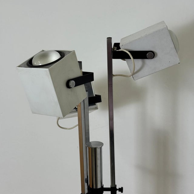 Floor Lamp with 3 Cubic Spotlights in Chromed Steel by Pat Hoffman for Lucitalia, 1970s For Sale - Image 11 of 16