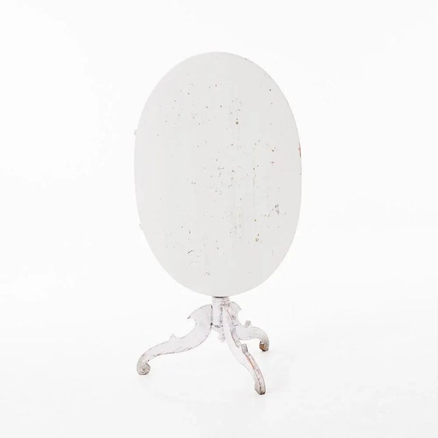 A folding table/folding table that can be used as a small table, tea or side table. The part dates from around 1850 and is...