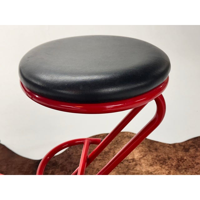 Postmodern 1980s Pair of Post Modern Bar Stools in Red & Black For Sale - Image 3 of 9