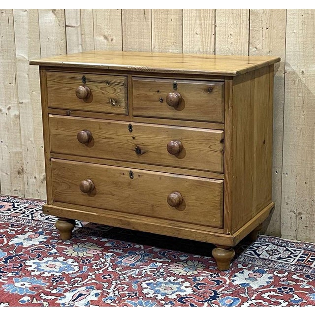 End of the 19th Century English Chest of Drawers in Fir, 1890s For Sale - Image 10 of 14