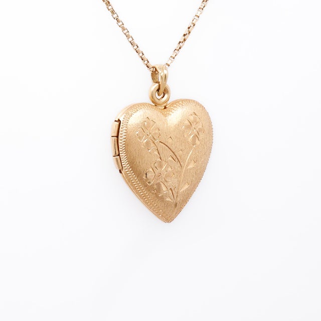 Metal Mid-Century 14k Gold Brite-Cut Figural Heart Locket Pendant For Sale - Image 7 of 14