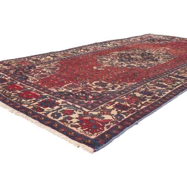 74581 Vintage Persian Mahal Rug, 05’01 x 09’11. Perpetually posh meets Elizabethan style in this hand knotted wool vintage...