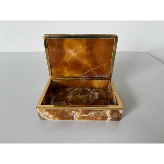 1960’s Italian Vintage Agate Stone Jewelry Box With Gilt Brass Hardware For Sale In Miami - Image 6 of 10