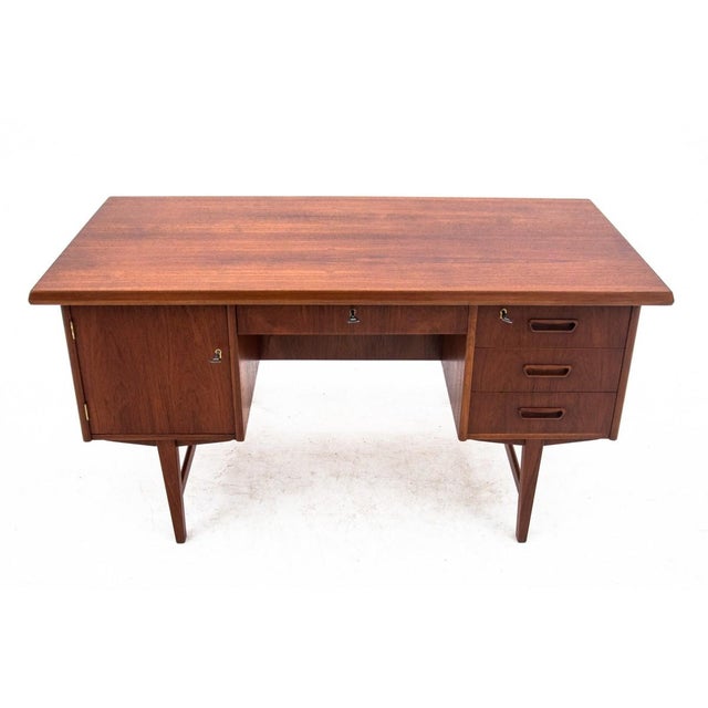 Vintage Danish Desk, 1960s, in Very Good conditions. Designed 1960 to 1969