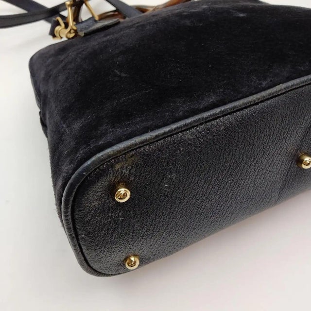 1990s A 1990s Iconic Gucci Bamboo Navy Blue Suede Leather Hand Bag For Sale - Image 5 of 18