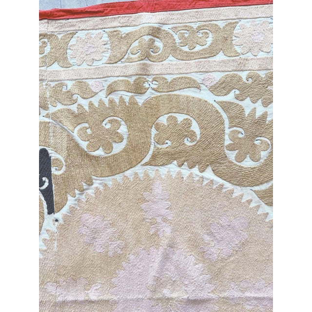 Suzani Tablecloth - Neutral Tan Uzbek Tablecloth 4'5'' X 4'6'' For Sale In New York - Image 6 of 9