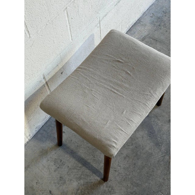 Mid 20th Century Beige Fabric Ottoman With Walnut Legs Mid-Century Modern 1960s For Sale - Image 5 of 7