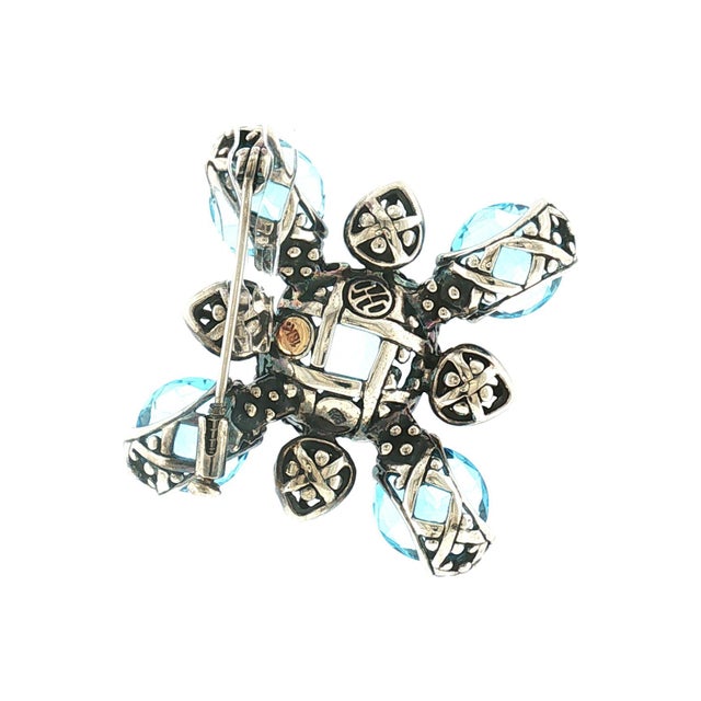 Modern Late 20th-Century John Hardy Sterling and 18 Karat Blue Topaz Cross Brooch For Sale - Image 3 of 4