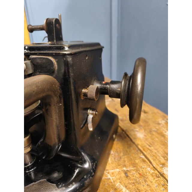 Hat Makers or Fur Makers Sewing Machine, 1920s For Sale - Image 4 of 18