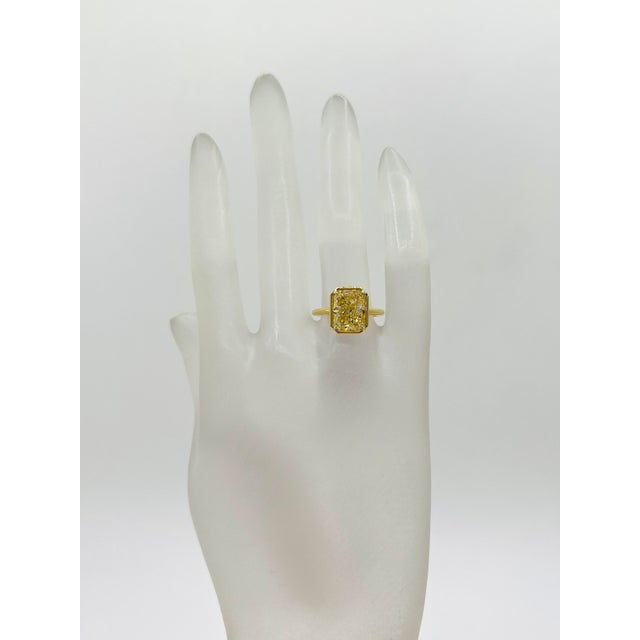 Modern Gia 4 Carat Yellow Radiant Diamond Bezel Ring in 18k Yellow Gold, Size 6.25 For Sale - Image 3 of 9
