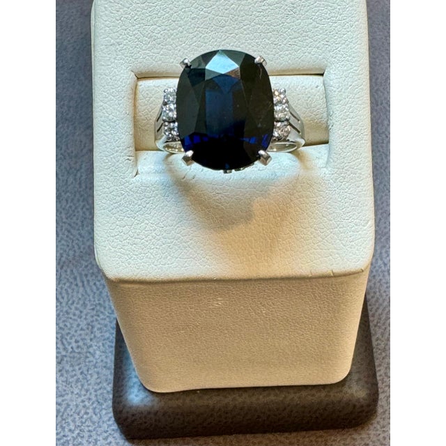 Blue 8.15 Ct Mid Night Blue Sapphire & .20 Ct Diamond Cocktail Ring, Platinum, Estate For Sale - Image 8 of 18