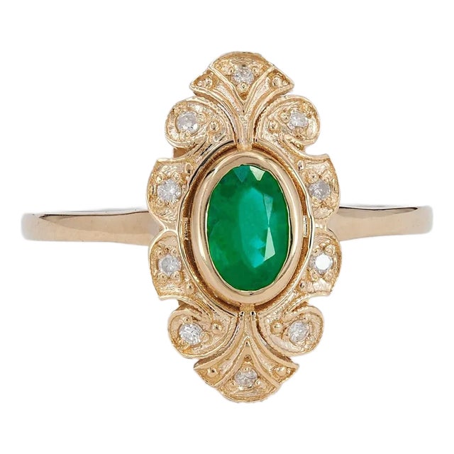 Emerald Vintage Style Gold Ring For Sale
