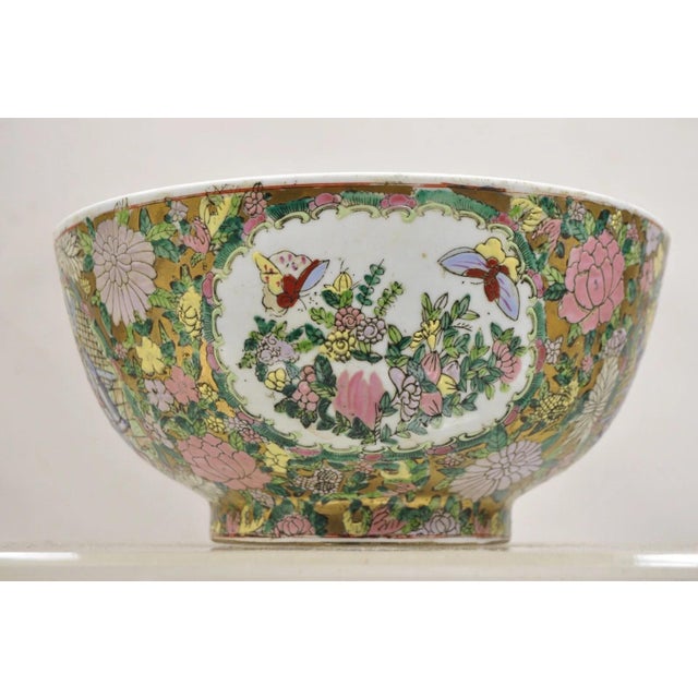 Green Vintage Rose Medallion Chinese Export Porcelain Figural Painted Bowl For Sale - Image 8 of 12