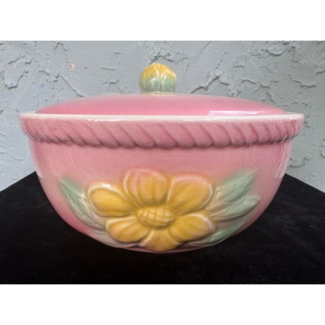 Vintage Hull Pottery Pastel Pink Floral Covered Dish / Lidded Bowl For Sale In Orlando - Image 6 of 12