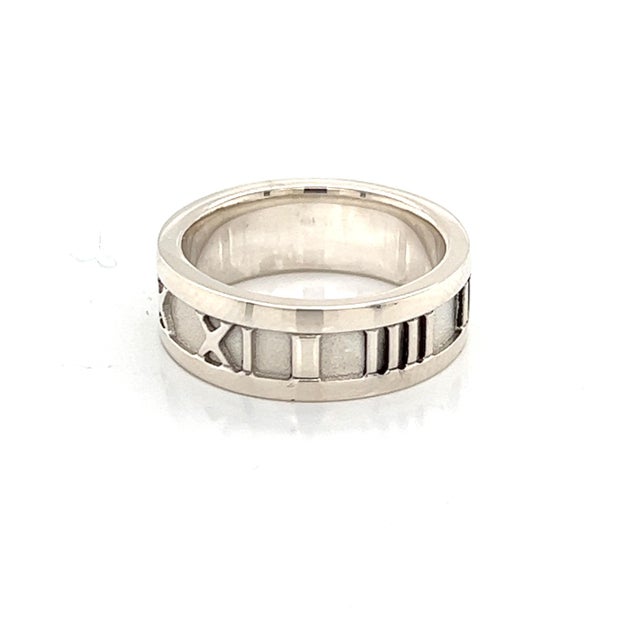 1990s Tiffany & Co Estate Sterling Silver Ring Size 4.25, 5.2 Grams For Sale In New York - Image 6 of 11