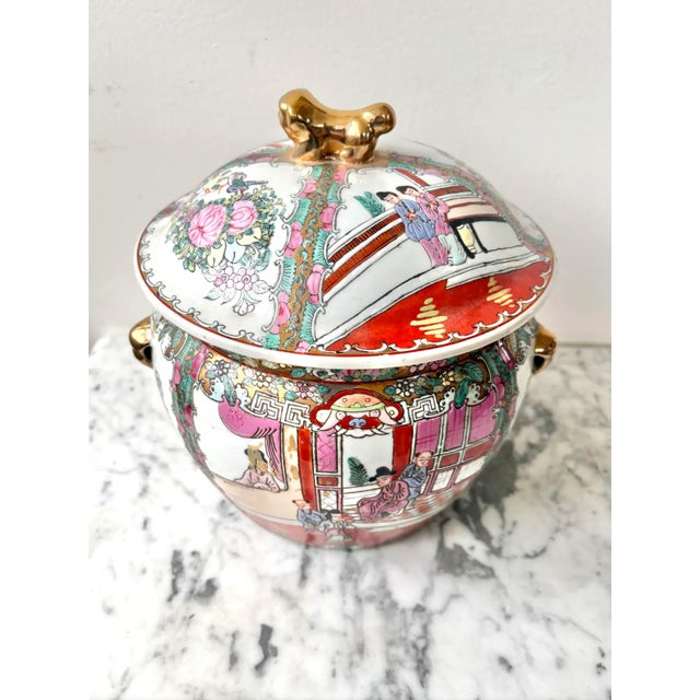 Late 19th Century Late 19th Century Chinese Porcelain Kamcheng, a Famille Rose Medallion Vinegar Jar With Lid and Gold Handle For Sale - Image 5 of 14