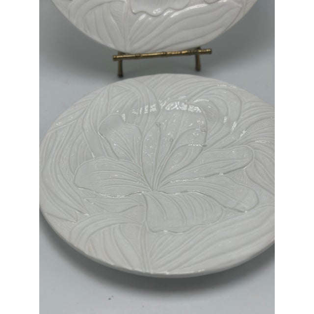 1980s Vintage Bordallo Pinheiro White Plates, Pair For Sale - Image 5 of 5