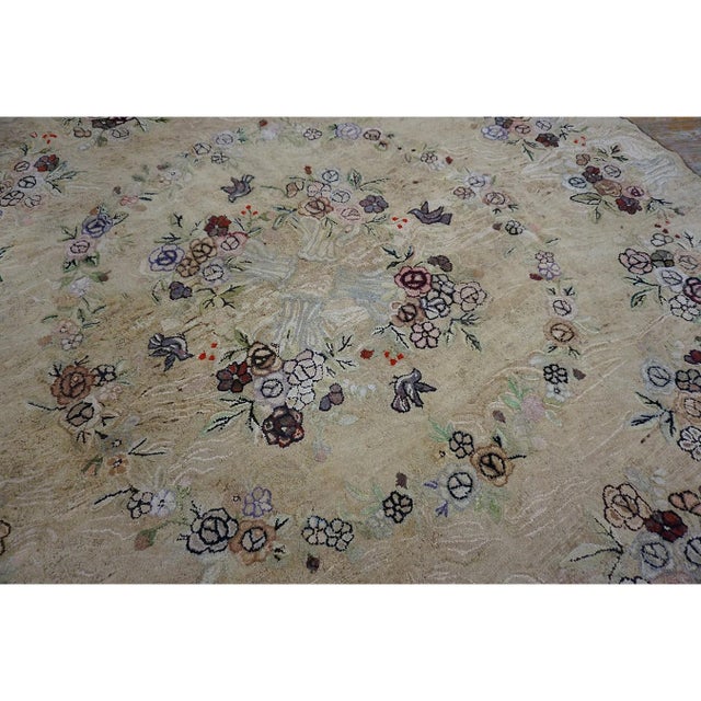 1920s Antique Beige Bouquets Roses Folk Art American Hooked Cotton Round Rug For Sale - Image 4 of 9