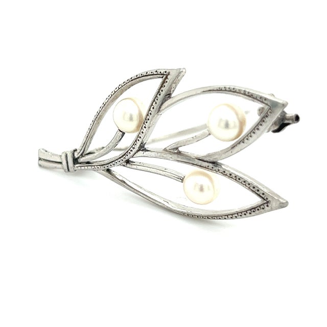 Japanese 1990s Mikimoto Estate Akoya Pearl Brooch Pin Sterling Silver For Sale - Image 3 of 12