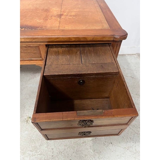Louis XVI Style Desk in Walnut Wood, 1800s For Sale - Image 10 of 18