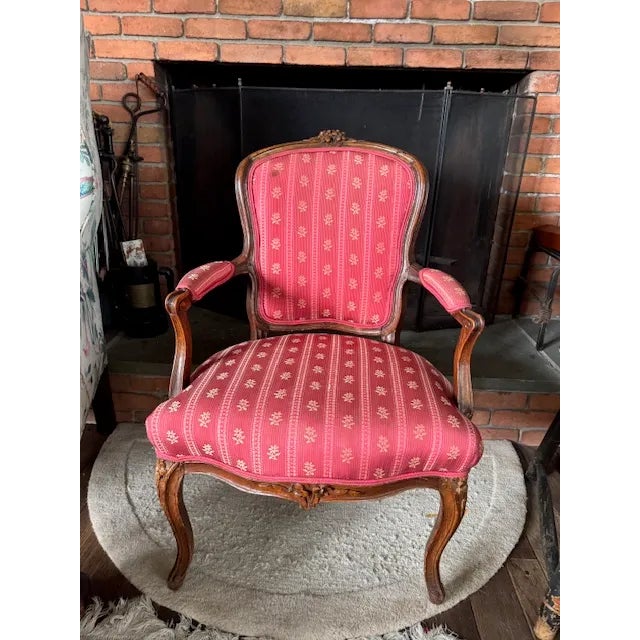 5-Piece Antique French Salon Suite — Settee & Bergère Chairs, Red Upholstery For Sale - Image 4 of 9