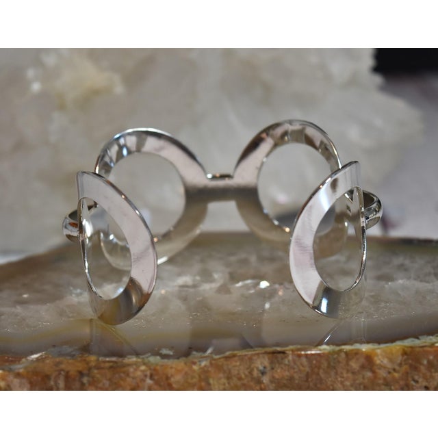 Contemporary Late 20th Century Mod Sterling Silver Circle Cuff Bracelet For Sale - Image 3 of 15