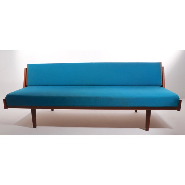 1950s Danish Mid-Century Modern Daybed Sofa by Hans Wegner for Getma For Sale - Image 5 of 12