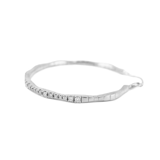 Early 21st Century Gabriel & Co 14k White Gold 1.26ctw Diamond Chain Flexible Cuff Bangle Bracelet For Sale - Image 5 of 8
